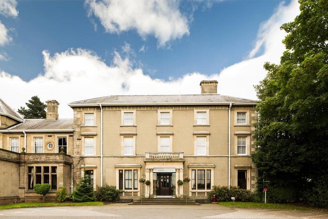 Mercure Burton Upon Trent, Newton Park Екстериор снимка